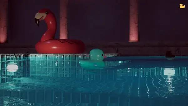 Иллюстрация уровня Placid Plastic Duck Simulator с деталями окружения