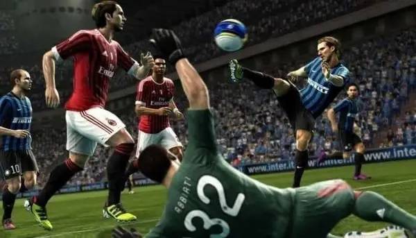 Интерфейс PES 2013 во время прохождения