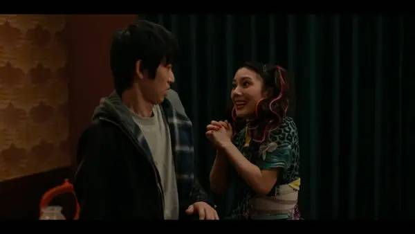 Кадр с взаимодействием персонажа и объекта в Death Come True