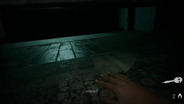 Кадр с взаимодействием персонажа и объекта в Find Me  Horror Game