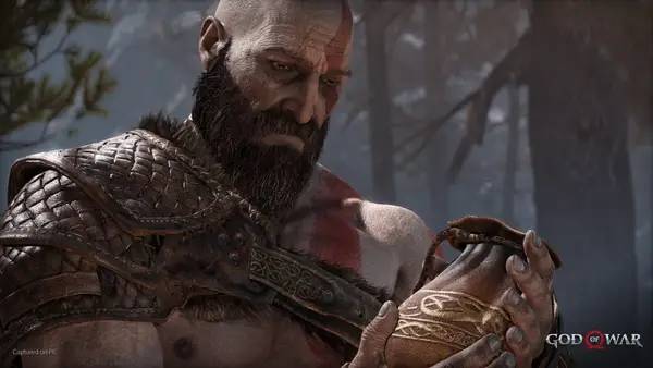 Кадр с взаимодействием персонажа и объекта в God of War (2022)