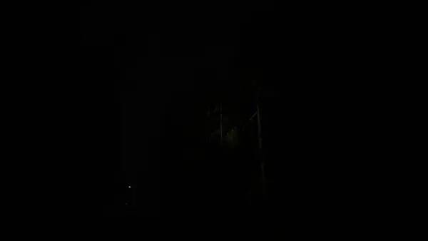 Кадр с взаимодействием персонажа и объекта в Old School Horror Game   Bright Day