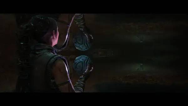 Кадр с взаимодействием персонажа и объекта в Senua's Saga  Hellblade 2