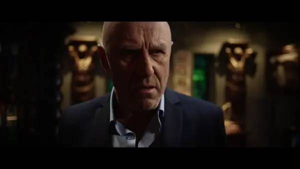 Кадр с взаимодействием персонажа и объекта в She Sees Red - Interactive Movie