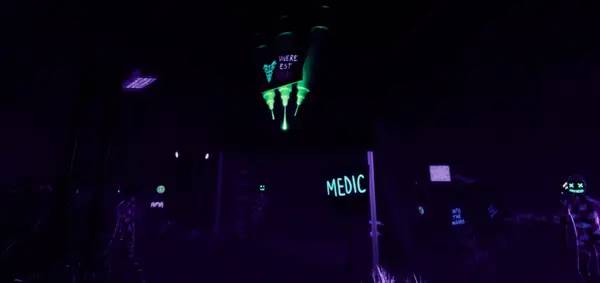 Кадр с взаимодействием персонажа и объекта в Strobophagia  Rave Horror