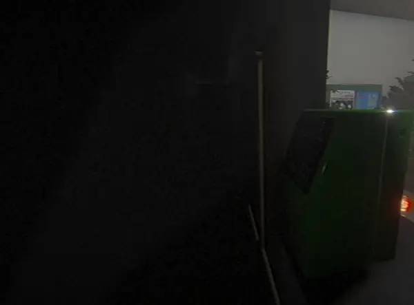 Кадр с взаимодействием персонажа и объекта в The Caregiver