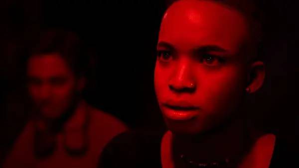 Кадр с взаимодействием персонажа и объекта в The Dark Pictures Anthology  The Devil in Me
