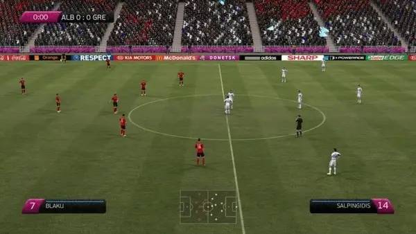 Момент активного игрового действия ФИФА 12