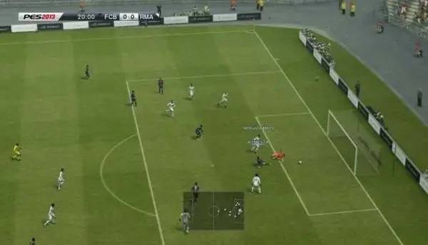Момент активного игрового действия PES 2013