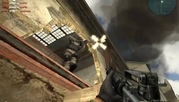 Персонаж Combat Arms в процессе выполнения задания