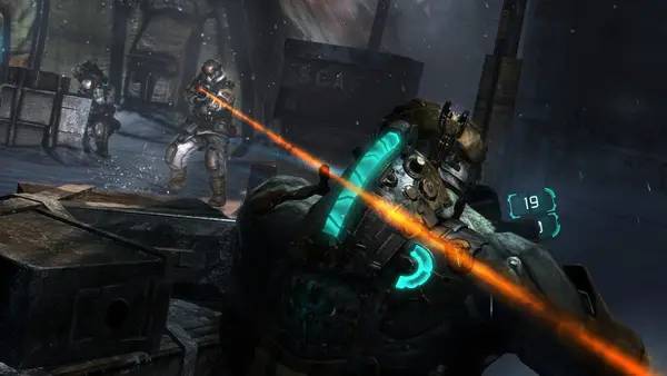 Персонаж Dead Space 3 в процессе выполнения задания