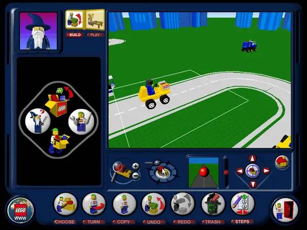 Персонаж LEGO Creator в процессе выполнения задания