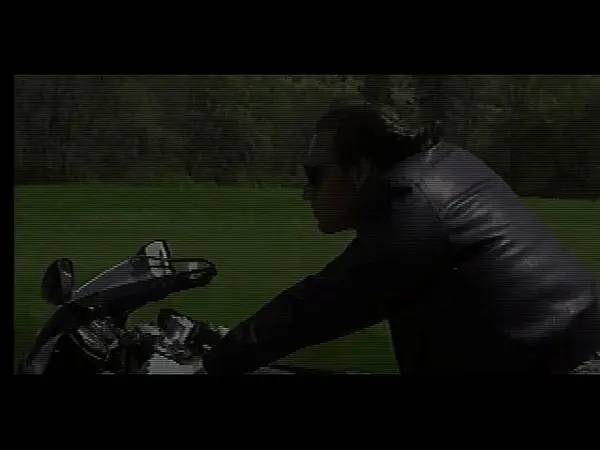 Персонаж The 11th Hour в процессе выполнения задания