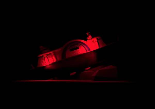 Персонаж Titanic 2  Orchestra for Dying at Sea в процессе выполнения задания