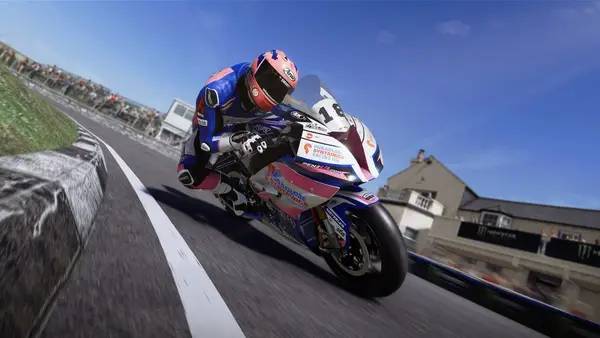 Персонаж TT Isle of Man Ride on the Edge 2 в процессе выполнения задания