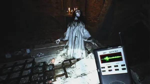 Пример визуального стиля и графики игры Cursed Feed