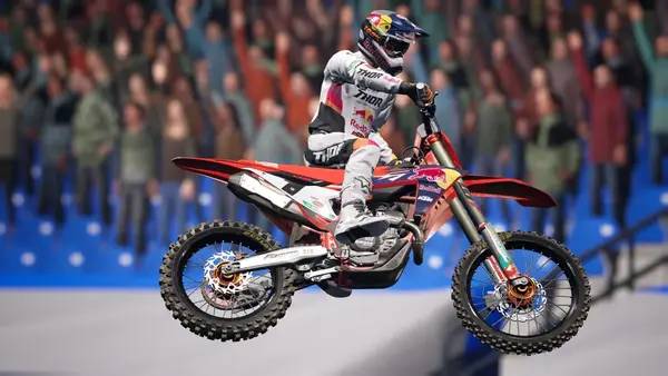 Процесс взаимодействия с другими участниками Monster Energy Supercross - The Official Videogame 6