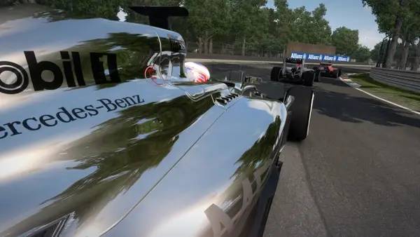 Сцена из внутреннего меню F1 2014