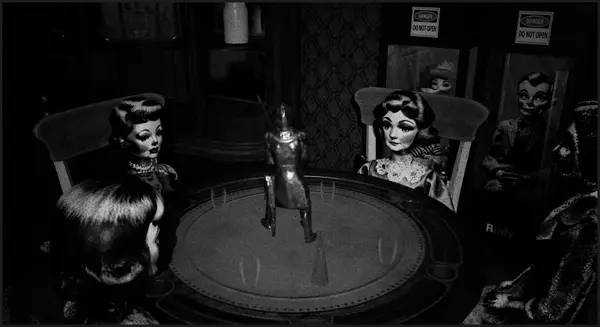 Сцена с применением игровых возможностей Doll Impostor